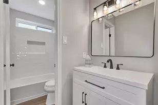 106 N Woodstock Cir Dr, The Woodlands, TX 77381 - Photo 32