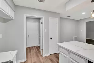 106 N Woodstock Cir Dr, The Woodlands, TX 77381 - Photo 22