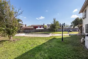 11354 White Gate Ln, Houston, TX 77067 - Photo 12