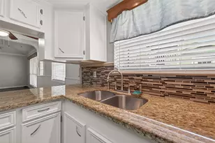 10006 Towne Tower Ln, Sugar Land, TX 77498 - Photo 18