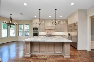9614 Chatfield St, Houston, TX 77025 - Photo 8