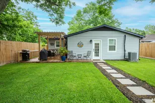 846 S Anderson St, Angleton, TX 77515 - Photo 2