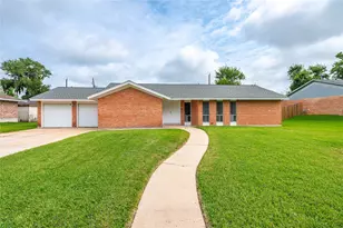 414 N Yaupon St, Richwood, TX 77531 - Photo 1