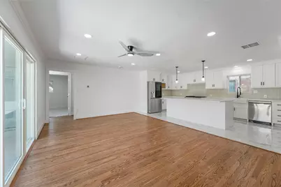 4525 Kingfisher Drive, Houston, TX 77035 - Photo 12