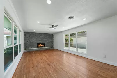 4525 Kingfisher Drive, Houston, TX 77035 - Photo 14