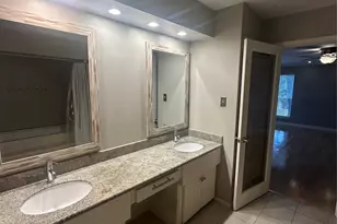 10005 Kemp Forest Dr, Houston, TX 77080 - Photo 10