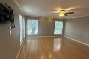 10005 Kemp Forest Dr, Houston, TX 77080 - Photo 14