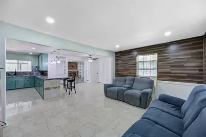 301 Meadow Lane, Hitchcock, TX 77563 - Photo 6