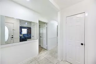 301 Meadow Ln, Hitchcock, TX 77563 - Photo 4