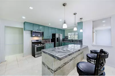 301 Meadow Lane, Hitchcock, TX 77563 - Photo 10