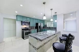 301 Meadow Ln, Hitchcock, TX 77563 - Photo 10