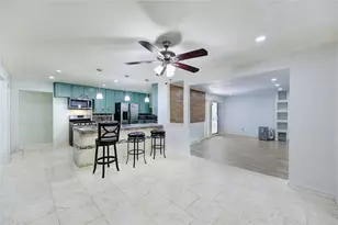 301 Meadow Ln, Hitchcock, TX 77563 - Photo 8