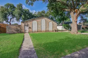 8406 Beechaven Rd, Houston, TX 77571 - Photo 2