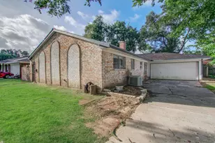 8406 Beechaven Rd, Houston, TX 77571 - Photo 4