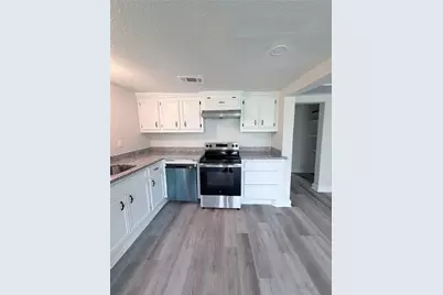 301 N Avenue C, Freeport, TX 77541 - Photo 6