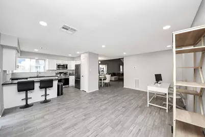 6154 W Airport Boulevard #16, Houston, TX 77035 - Photo 16