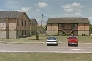 2200 N Adams St, Beeville, TX 78102 - Photo 4