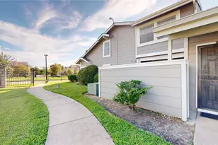 12250 Coppertree Ln, Houston, TX 77035 - Photo 14