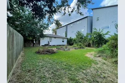3718 Robertson Street, Houston, TX 77009 - Photo 8