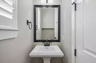 912 Yale St, Houston, TX 77008 - Photo 14