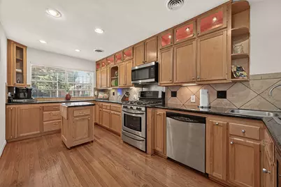 6655 Wildwood Way, Houston, TX 77023 - Photo 2