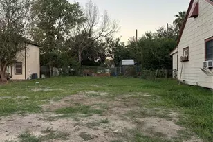 6711 Eastwood St, Houston, TX 77021 - Photo 2