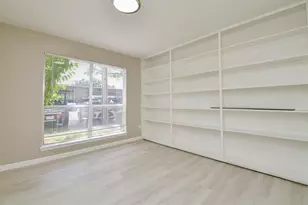 1950 Spenwick Dr, Houston, TX 77055 - Photo 6
