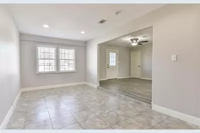 927 W 10th Street, Freeport, TX 77541 - Photo 6