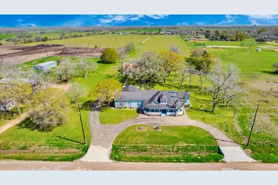 7018 Railroad Street, Wallis, TX 77485 - Photo 2