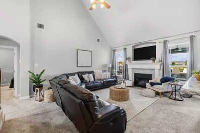 9706 Suffolk Downs Drive, Mont Belvieu, TX 77523 - Photo 10