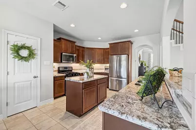 9706 Suffolk Downs Drive, Mont Belvieu, TX 77523 - Photo 14
