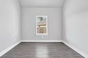 10329 S Goshawk Trl, Conroe, TX 77385 - Photo 8