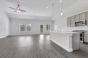 10329 S Goshawk Trl, Conroe, TX 77385 - Photo 10