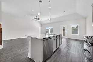 10329 S Goshawk Trl, Conroe, TX 77385 - Photo 16