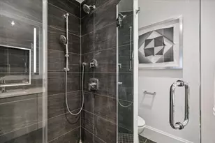 1701 Hermann Dr, Houston, TX 77004 - Photo 14