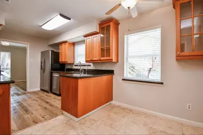 10706 Inwood Drive, Houston, TX 77042 - Photo 14