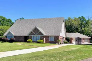 1210 Nottingham Ln, Beaumont, TX 77706 - Photo 1