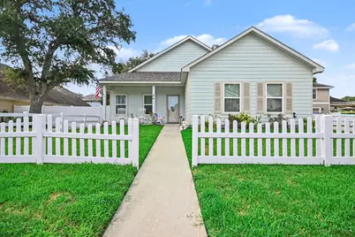 64 Borondo Pines, La Marque, TX 77568 - Photo 2