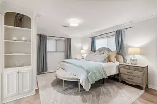 10738 Cedar Creek Dr, Houston, TX 77042 - Photo 16