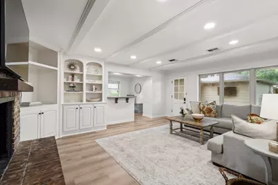 10738 Cedar Creek Drive, Houston, TX 77042 - Photo 8