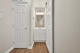 7047 Bissonnet St, Houston, TX 77074 - Photo 28