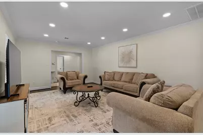 2402 Chimney Rock Road, Houston, TX 77056 - Photo 10