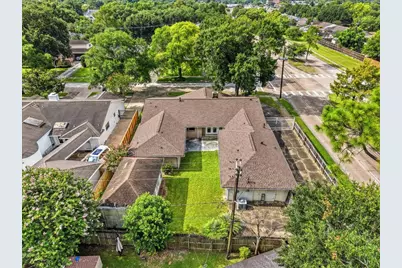 5762 Birdwood Road, Houston, TX 77096 - Photo 48