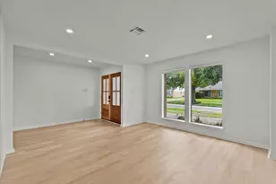 5762 Birdwood Rd, Houston, TX 77096 - Photo 4