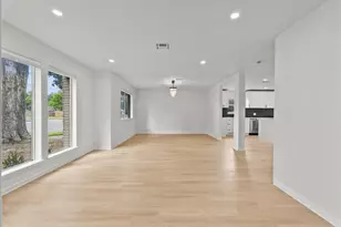 5762 Birdwood Rd, Houston, TX 77096 - Photo 4