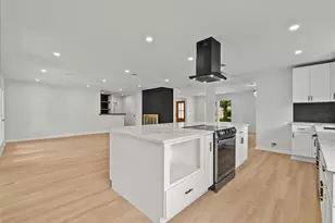 5762 Birdwood Rd, Houston, TX 77096 - Photo 10