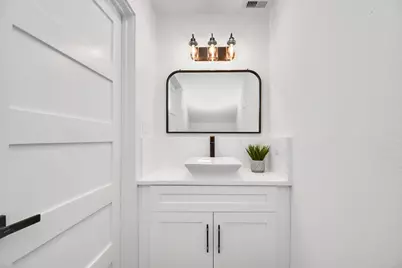 235 Julia Street #B, Houston, TX 77022 - Photo 10