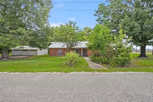 100 Bybee St, Willis, TX 77378 - Photo 2