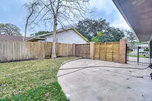9006 Dunlap St, Houston, TX 77074 - Photo 4