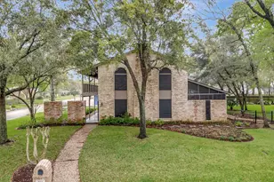 822 Devonport Ln, Seabrook, TX 77586 - Photo 1